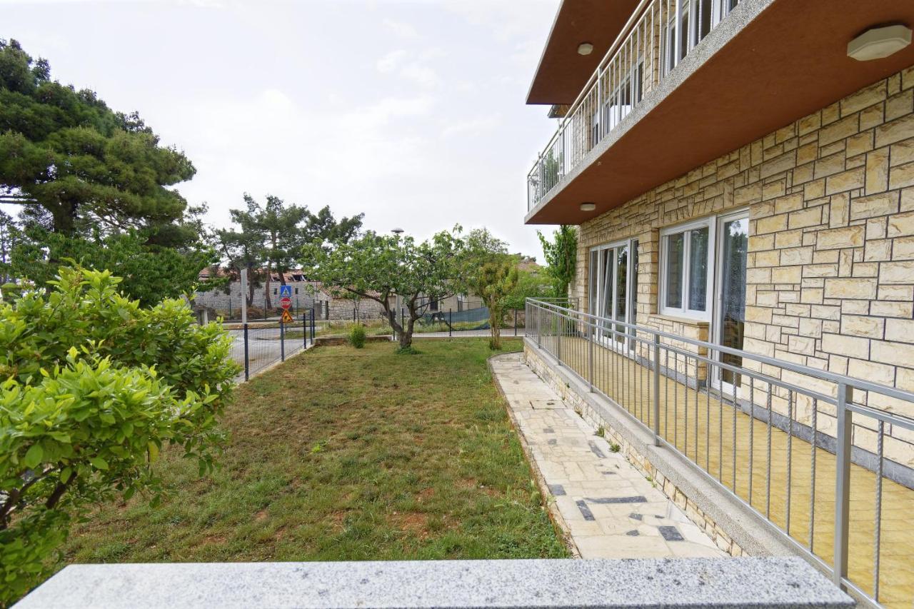 Apartment Patrik By Rent Istria Umago Esterno foto