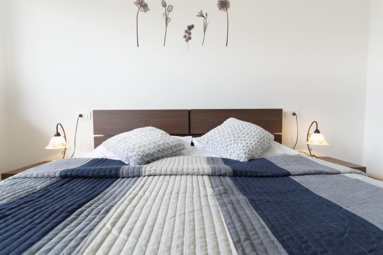 Apartment Patrik By Rent Istria Umago Esterno foto